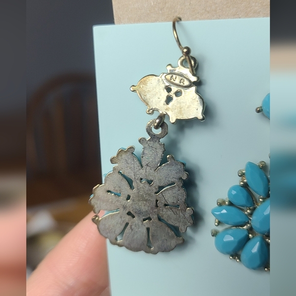 Avon  fuax Turquoise Floral Drop Earrings - Picture 8 of 16